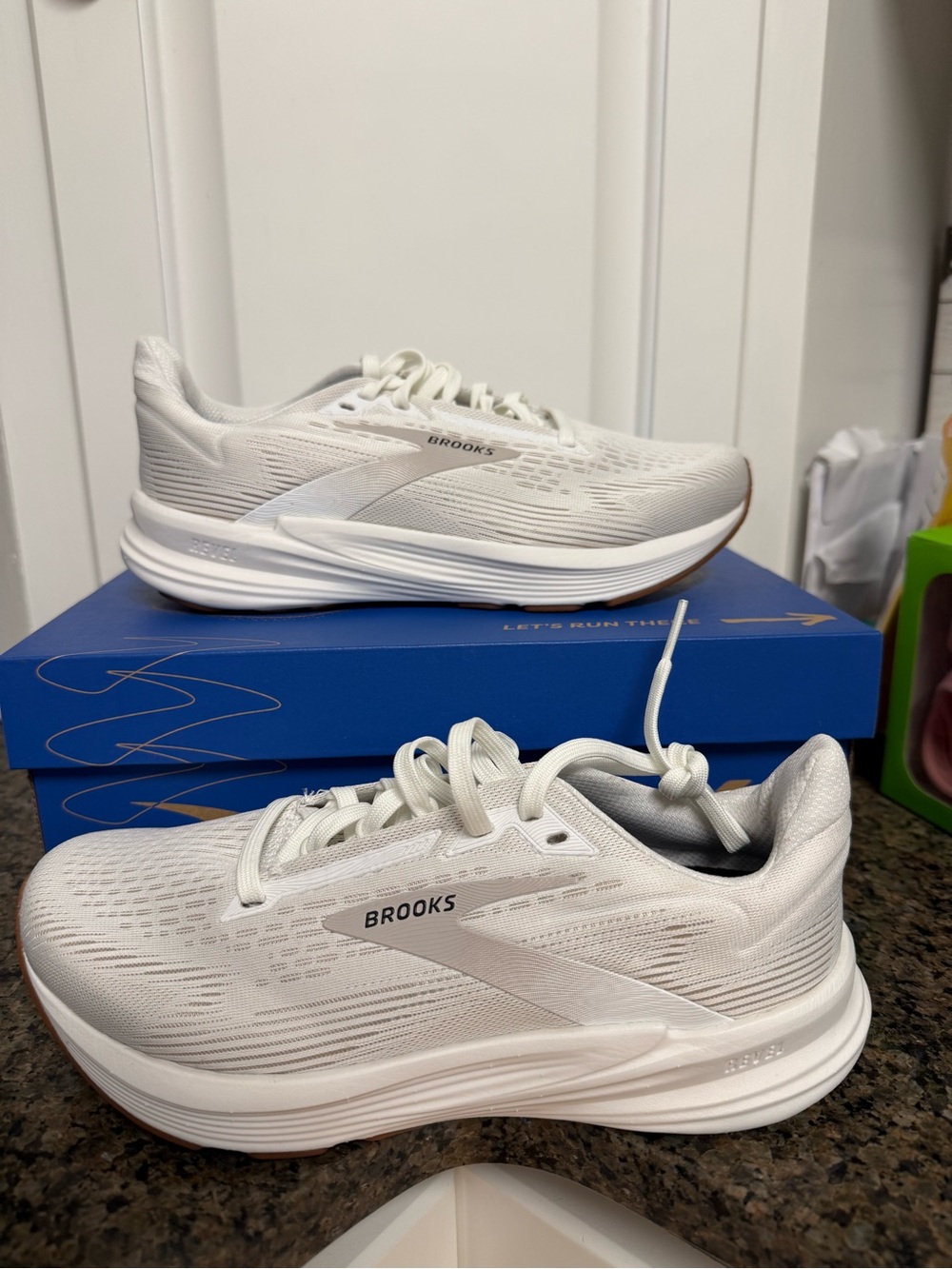Brooks Revel 8 Tennis Shoes Women’s New In Box White/ Chateau Grey Size 7 Wide